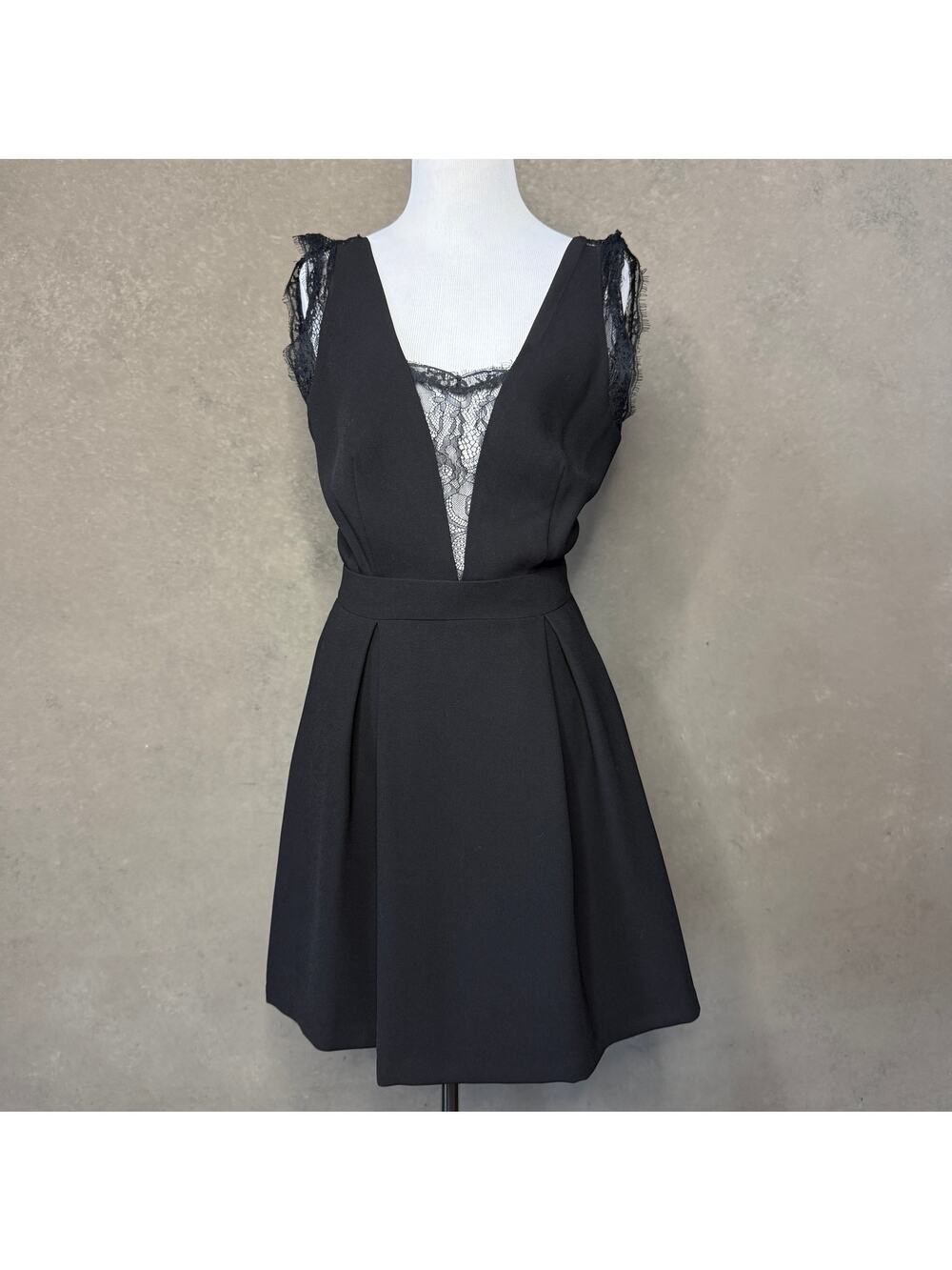 BCBGeneration Lace Inset V Neck Cocktail Dress Black Size 6 NWT Sleeveless Party
